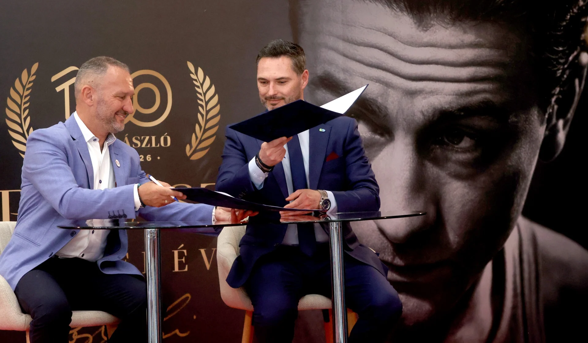 Szerződés a Providenttel, az UNIQA-val és a szerb szövetséggel Szerződés a Providenttel, az UNIQA-val és a szerb szövetséggel