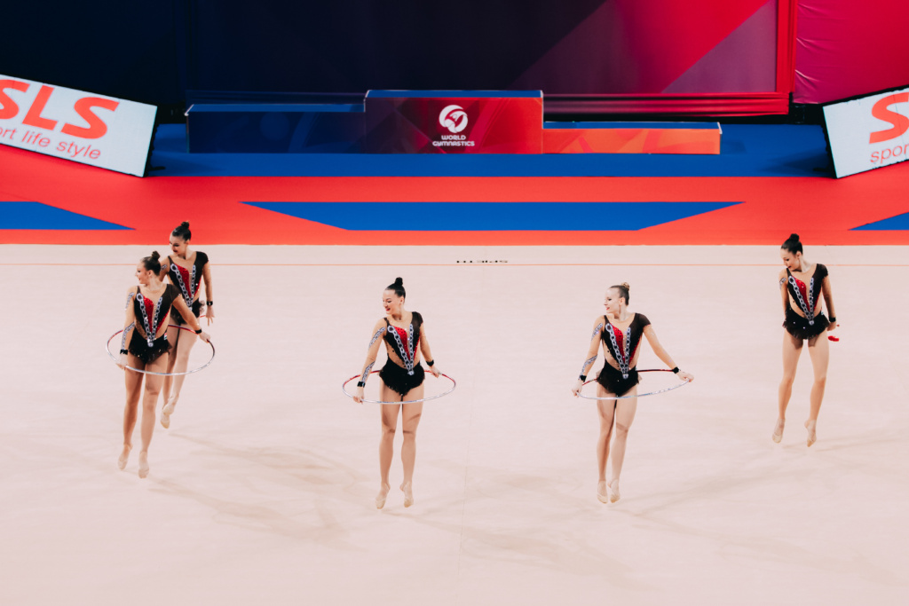 Ritmikus gimnasztika – Döntőzött és 6. helyen végzett a felnőtt együttes-kéziszer válogatott Szófiában Ritmikus gimnasztika – Döntőzött és 6. helyen végzett a felnőtt együttes-kéziszer válogatott Szófiában