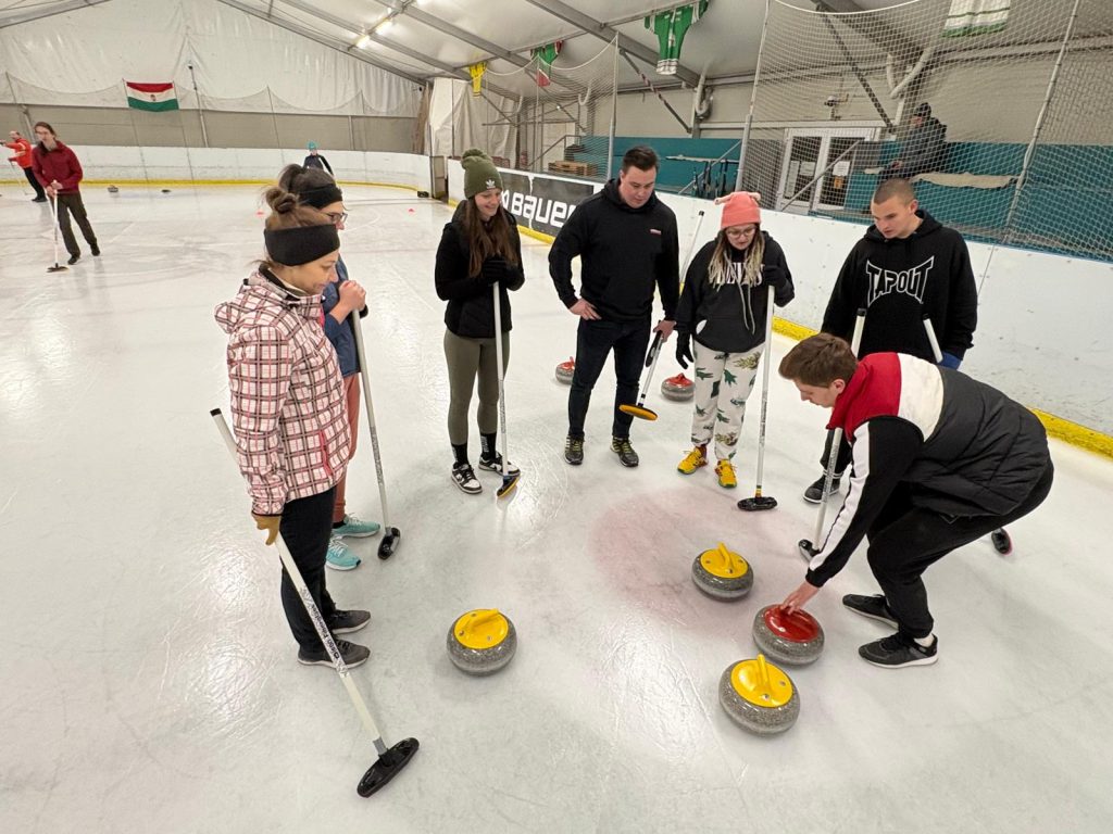 Magyar Curling Napja – országos programsorozattal ünnepelt a sportág Magyar Curling Napja – országos programsorozattal ünnepelt a sportág