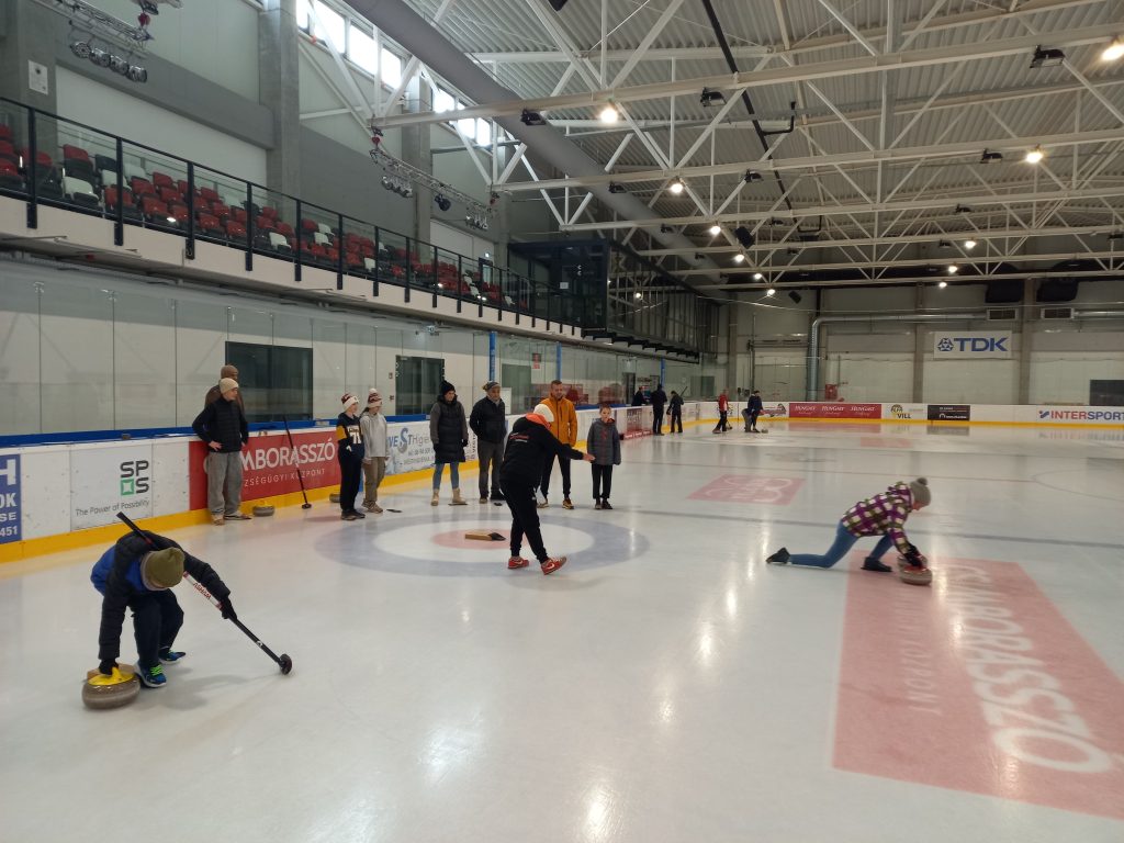 Magyar Curling Napja – országos programsorozattal ünnepelt a sportág Magyar Curling Napja – országos programsorozattal ünnepelt a sportág