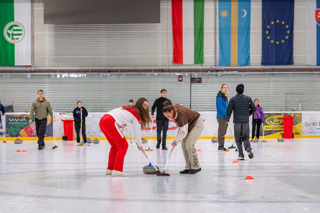 Rekordlétszám és kiélezett küzdelmek a 2026-os Curling MEFOB-on Győrben Rekordlétszám és kiélezett küzdelmek a 2026-os Curling MEFOB-on Győrben