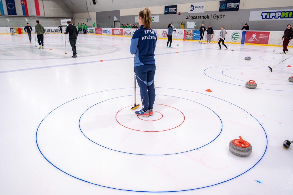Rekordlétszám és kiélezett küzdelmek a 2026-os Curling MEFOB-on Győrben Rekordlétszám és kiélezett küzdelmek a 2026-os Curling MEFOB-on Győrben