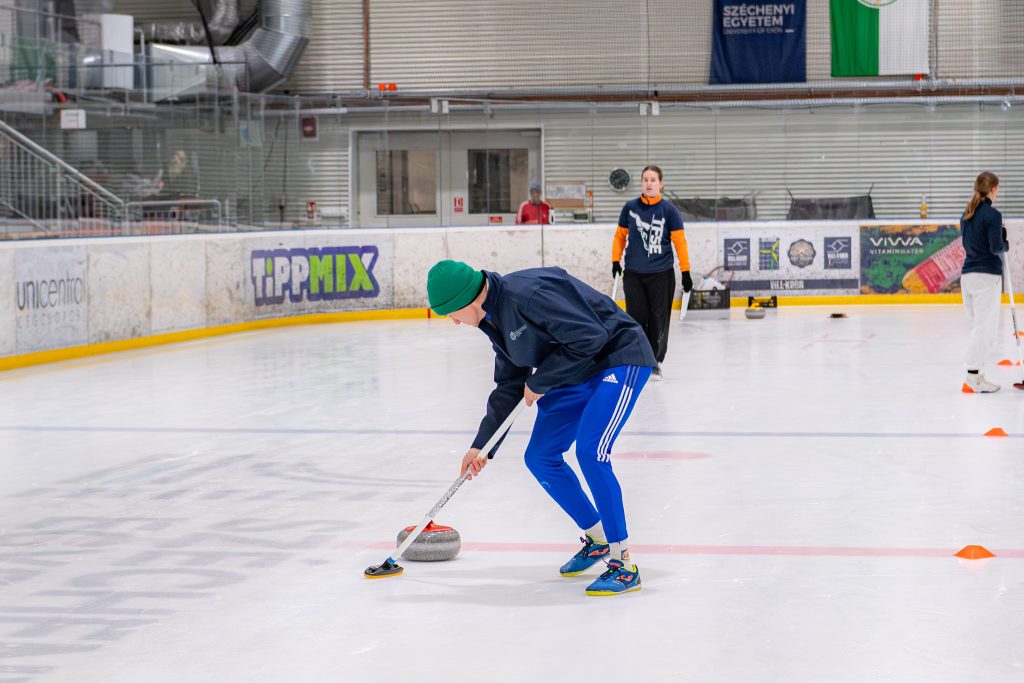 Rekordlétszám és kiélezett küzdelmek a 2026-os Curling MEFOB-on Győrben Rekordlétszám és kiélezett küzdelmek a 2026-os Curling MEFOB-on Győrben