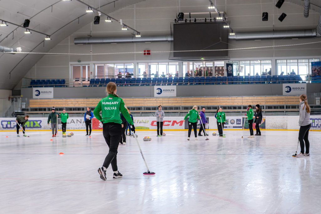 Rekordlétszám és kiélezett küzdelmek a 2026-os Curling MEFOB-on Győrben Rekordlétszám és kiélezett küzdelmek a 2026-os Curling MEFOB-on Győrben