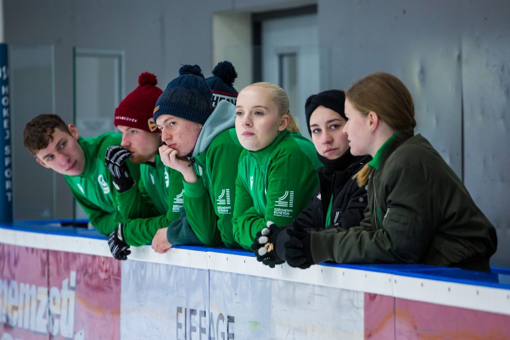 Rekordlétszám és kiélezett küzdelmek a 2026-os Curling MEFOB-on Győrben Rekordlétszám és kiélezett küzdelmek a 2026-os Curling MEFOB-on Győrben