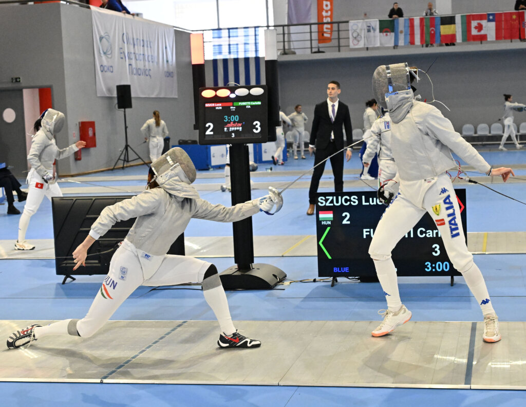 Athénban is hárman a 64-ben