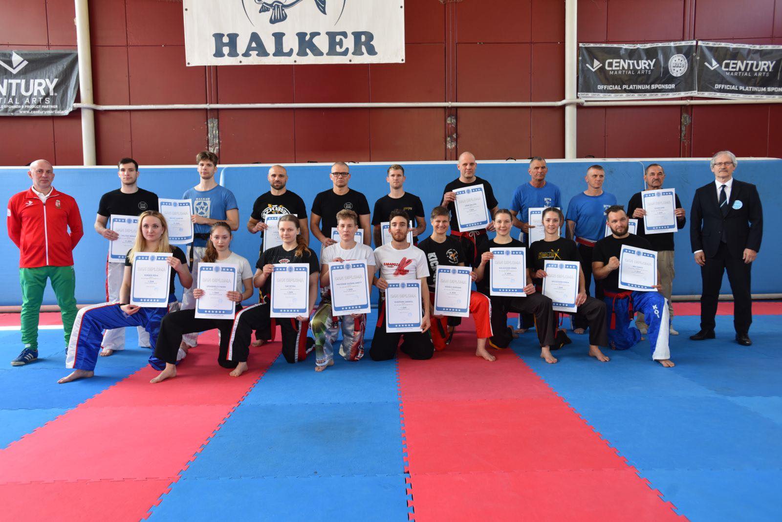 Világbajnokok és edzőik is vizsgáztak a kick-box danvizsgán