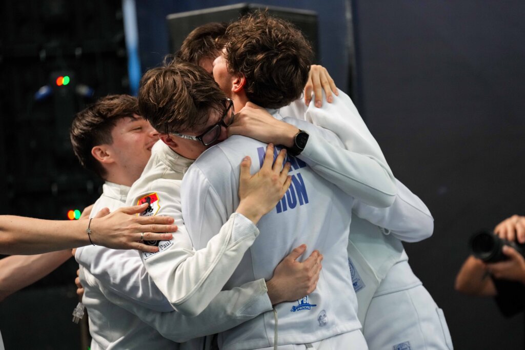 Arannyal felérő ezüst és bronz Arannyal felérő ezüst és bronz