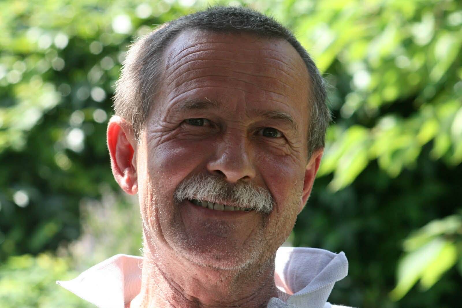 Elhunyt Szlovenszky István