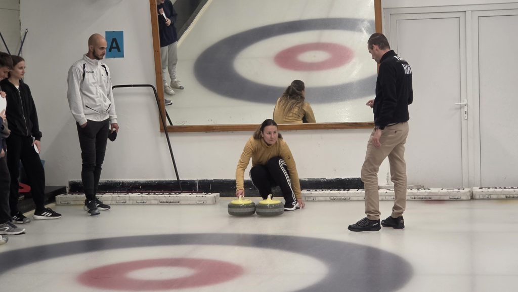 Új érdeklődők csatlakozásával rendezték meg a második siket curling nyílt napot Új érdeklődők csatlakozásával rendezték meg a második siket curling nyílt napot