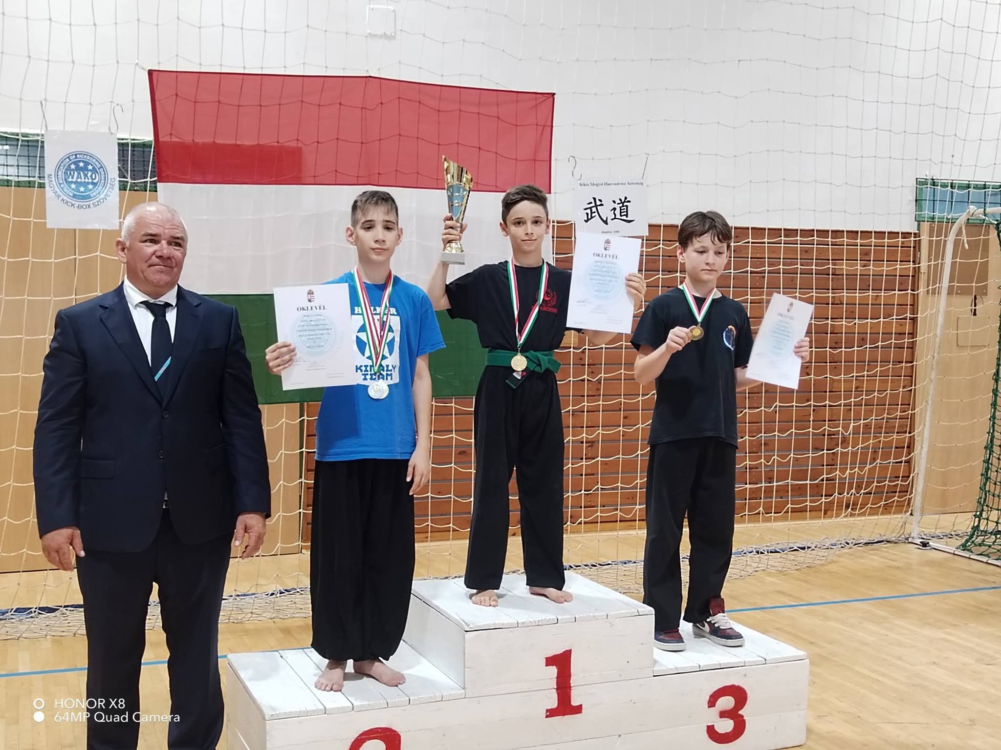 Tíz aranyat remélnek a formagyakorlatosok a kick-box vb-n